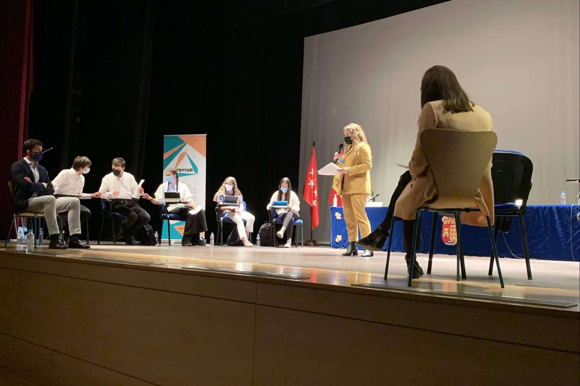 Cuáles son los beneficios para los adolescentes de participar en un curso de debate y oratoria