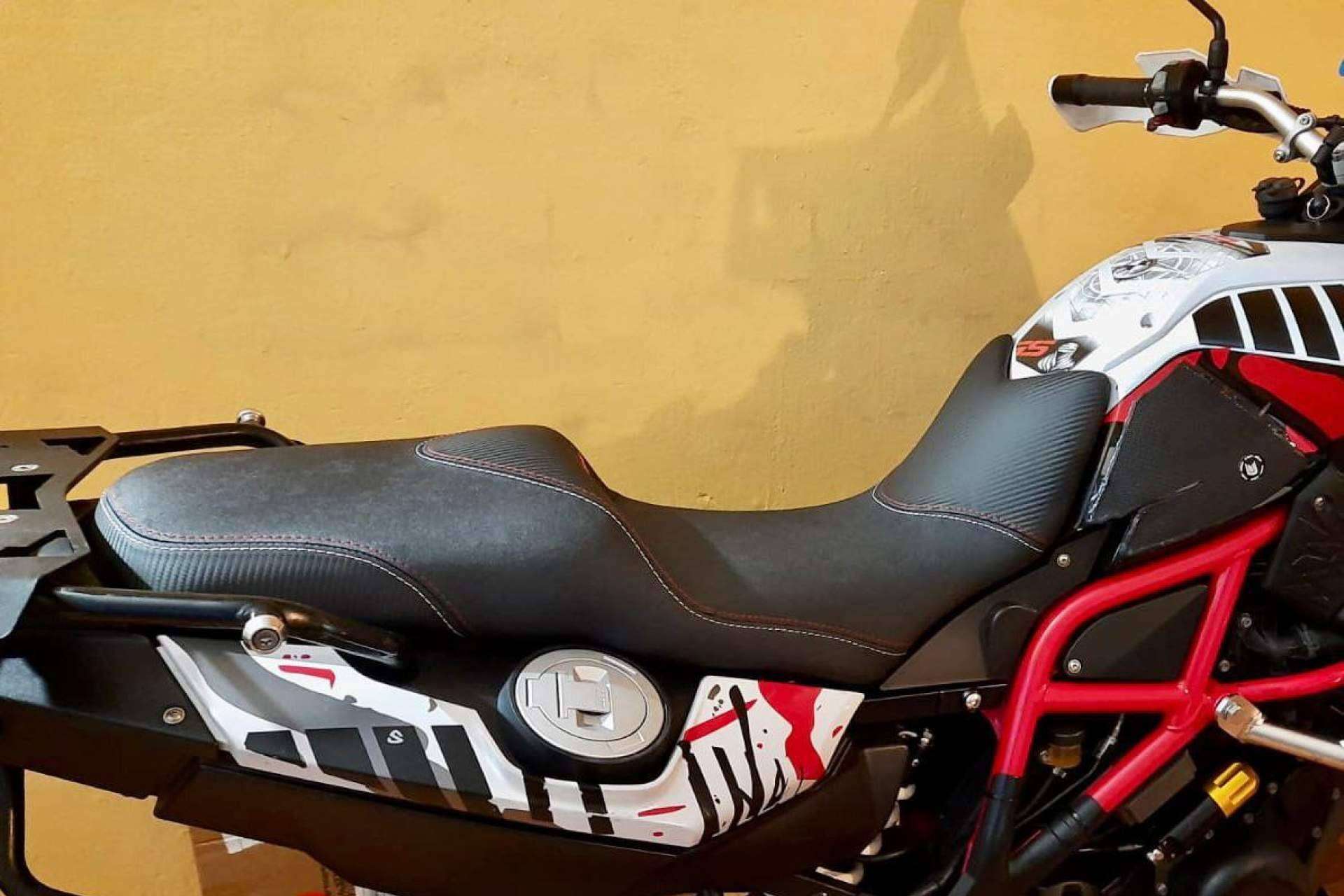 Fundas de asiento de moto personalizadas de la mano de JM-FUNDAS