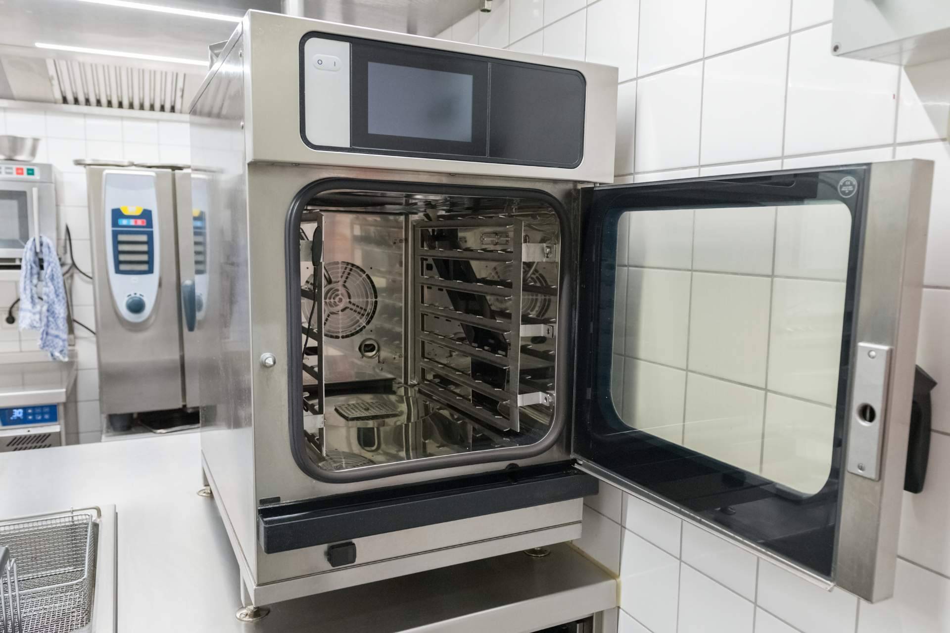 Equipar una cocina profesional con un horno industrial, ¿por qué es importante?