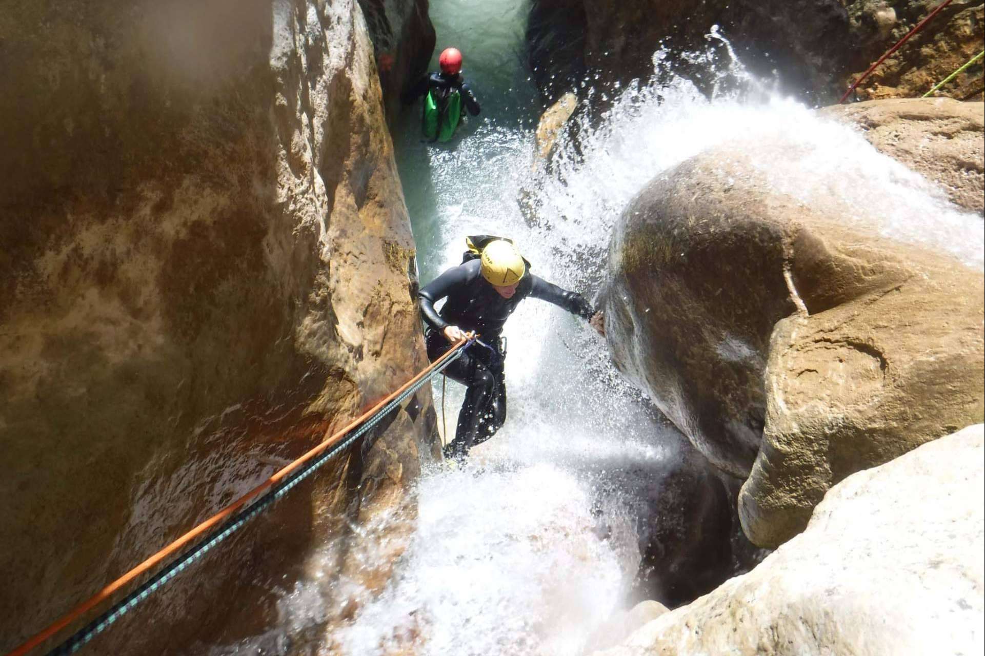Canyoning Sierra de Guara ofrece la experiencia de hacer canyoning en Sierra de Guara
