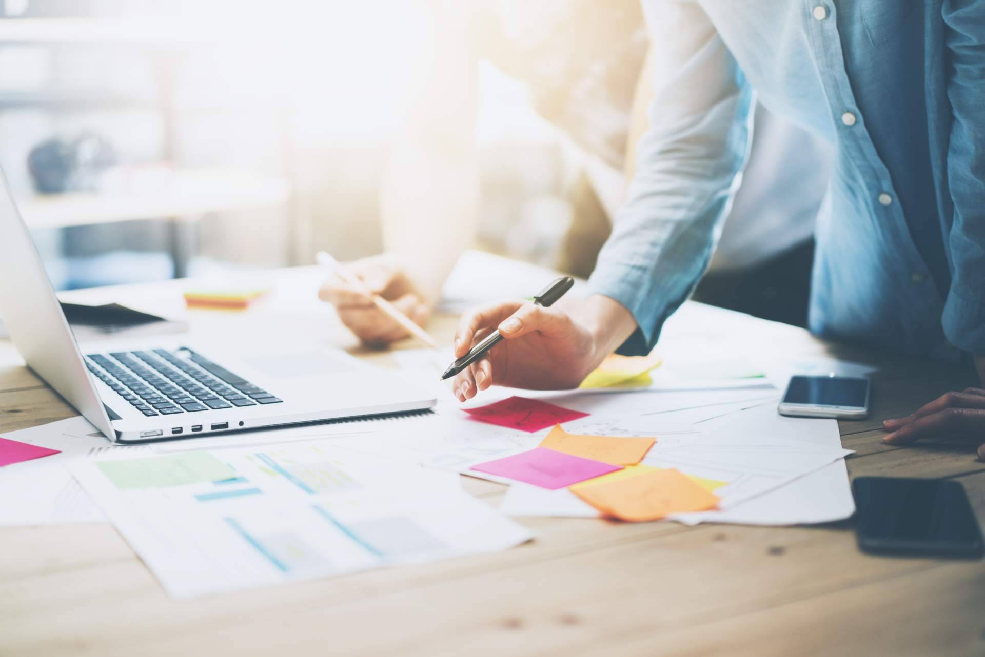 ¿Por qué es esencial contar con un plan de negocio para emprendedores y empresas?