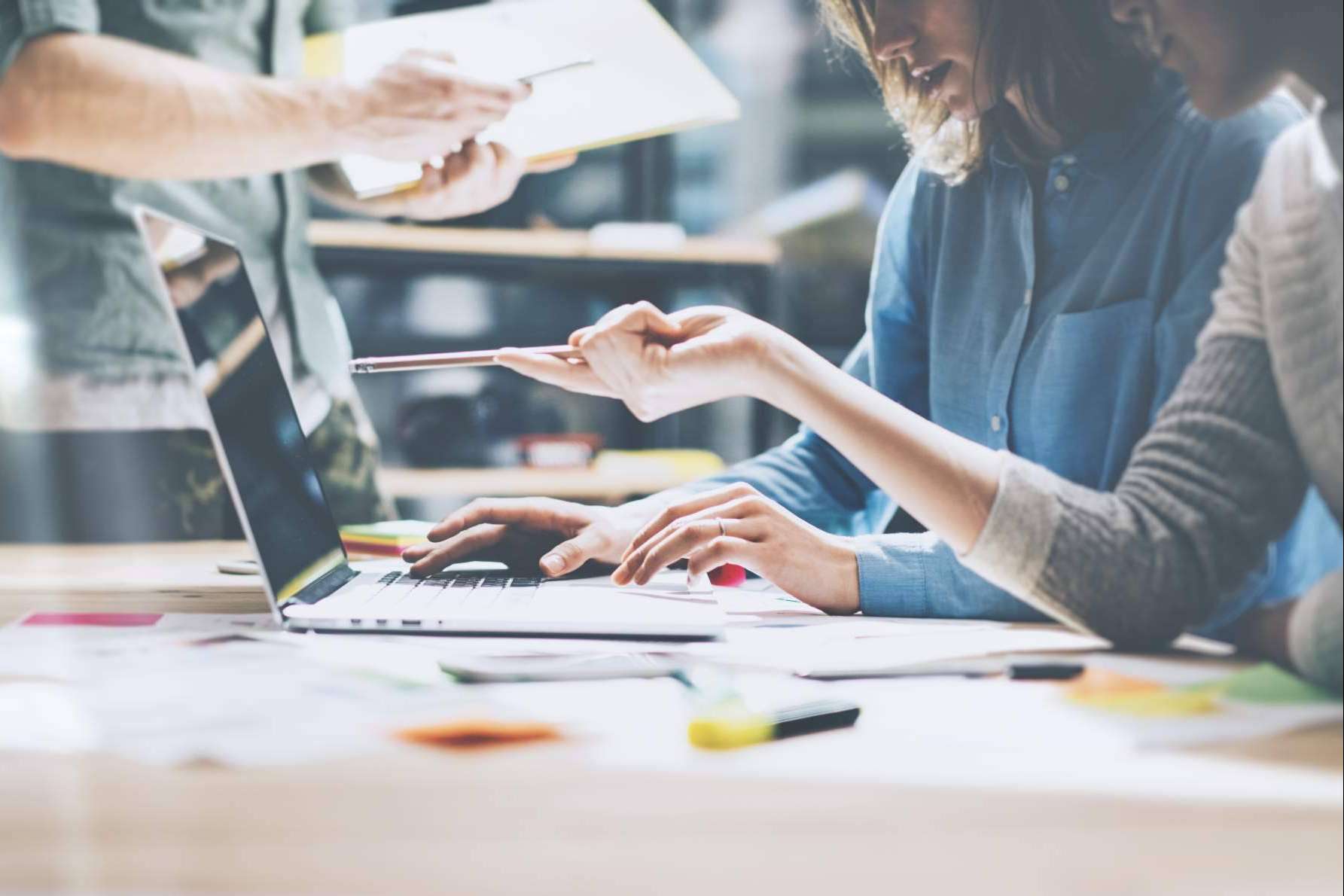 ¿Cuáles son las diferencias entre las estrategias pull y push?