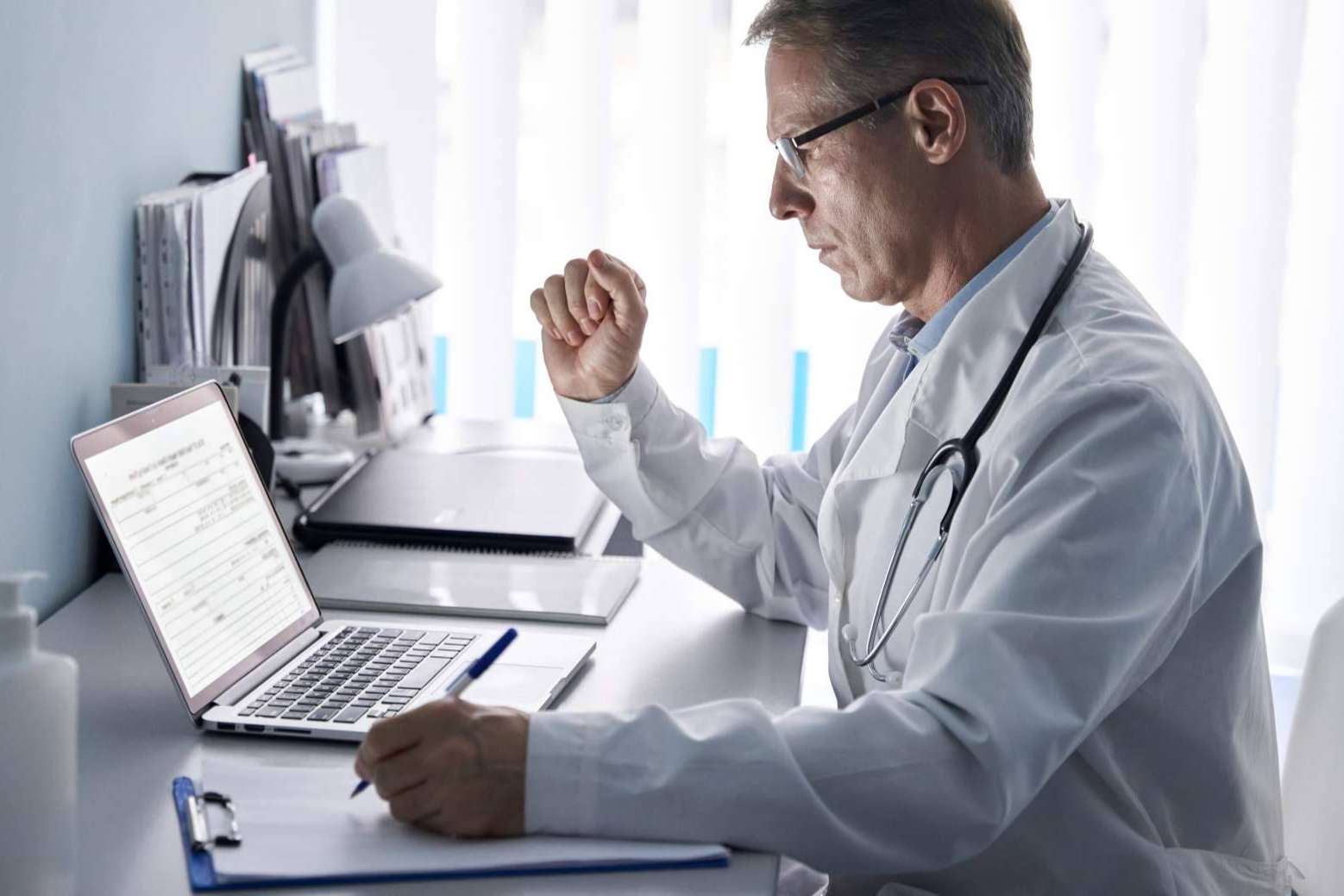 Recurrir al business intelligence para optimizar la gestión hospitalaria, con Benchmarking Sanitario 3.0