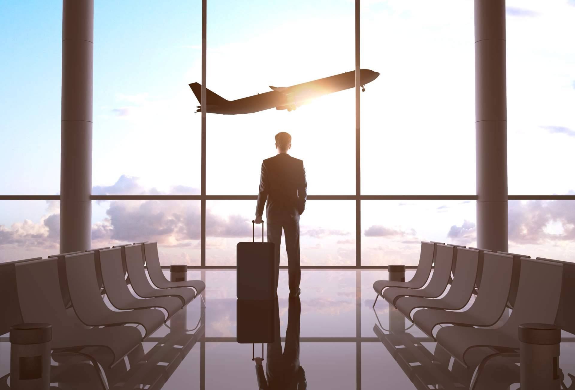 La importancia de tener preparada la tarjeta sanitaria europea para los viajes de verano, por CertificadoElectronico.es