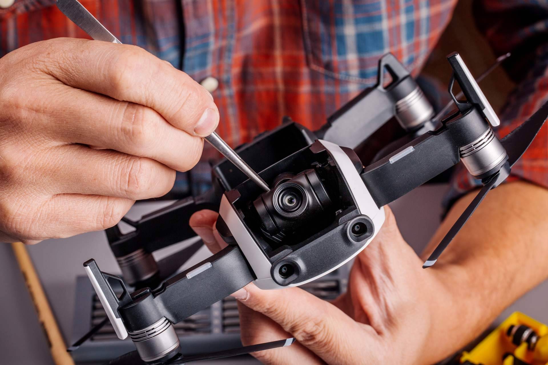 WhatTheQuad y su equipo de profesionales en reparación de drones