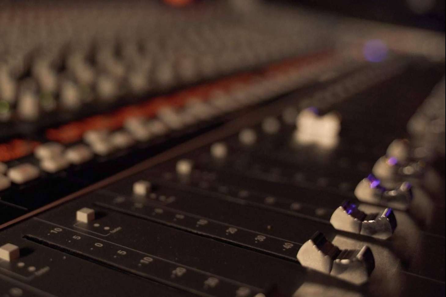 Estudio de grabación, producción, mezcla y mastering en Alicante, Órbita Sonora