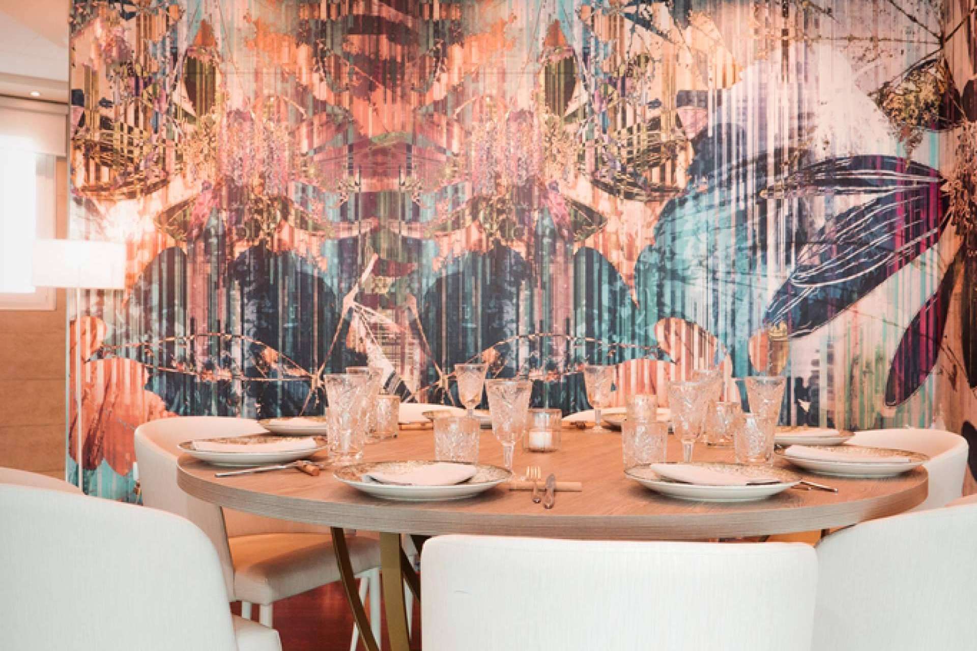 Una cocina de gran altura en Benidorm con Restaurante Belvedere