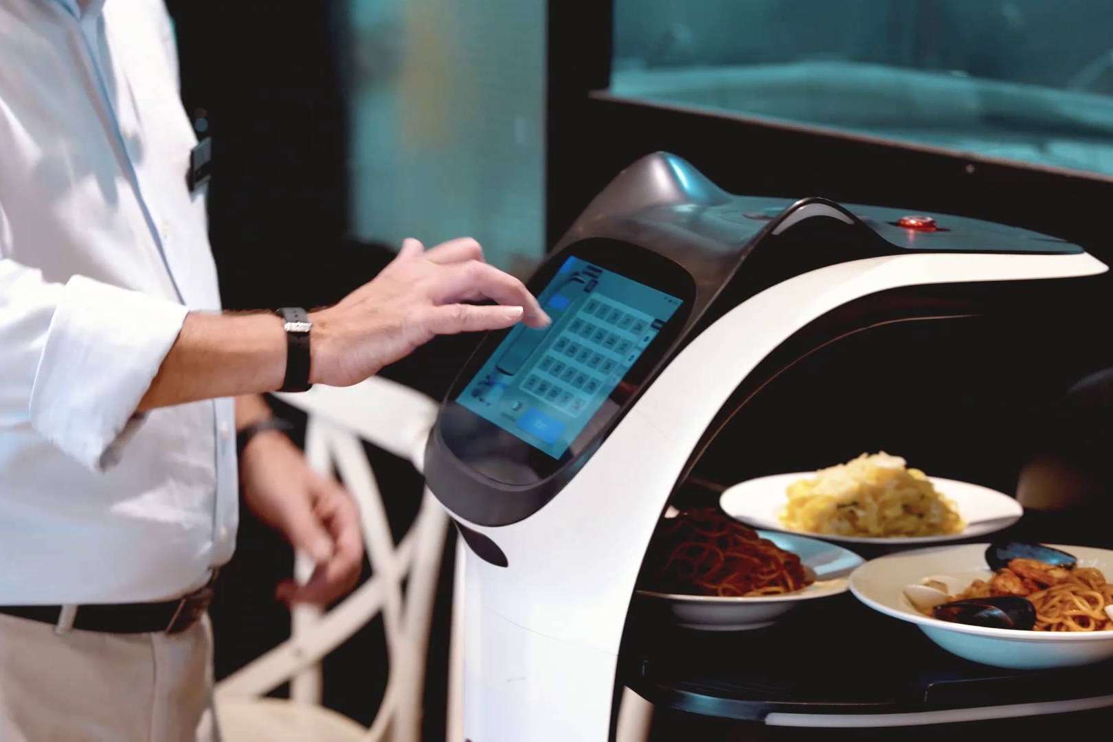 Las principales funciones del robot ayudante BellaBot
