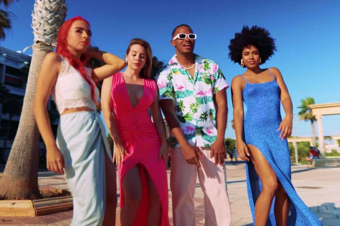 La canción de verano '3 Barbies' de Toa Kingdom