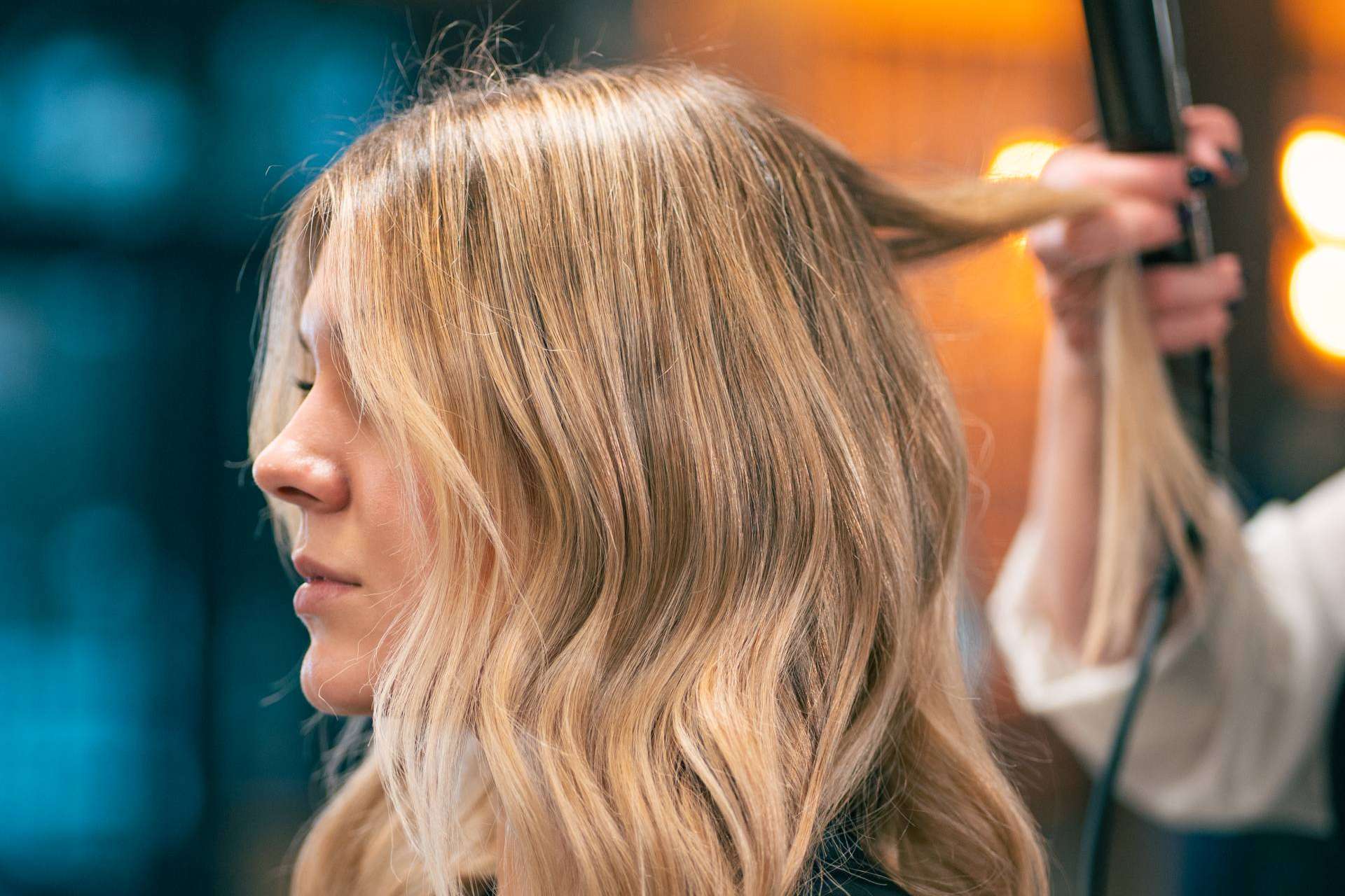 Un lugar en el que hacerse mechas en Madrid. Descubrir las vanguardistas técnicas de coloración y salud capilar en la eminente peluquería Level, en Collado Villalba