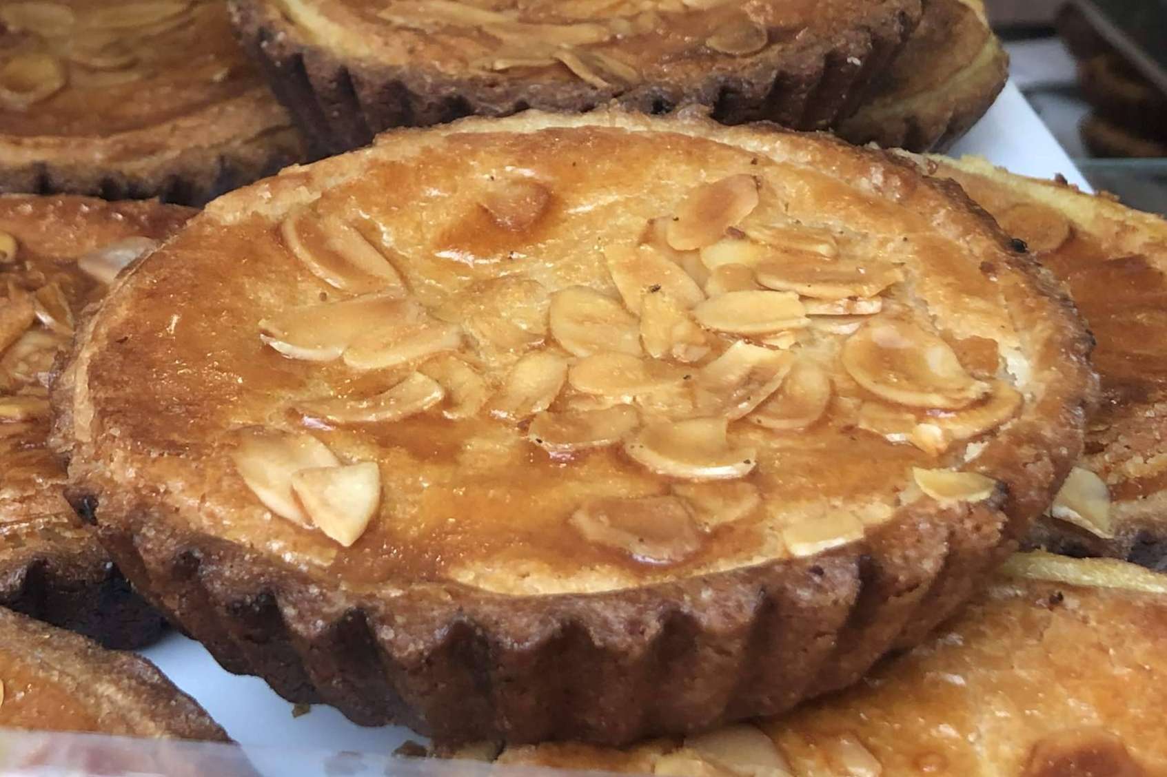La tarta de queso y el Pastel Vasco que ofrece la Pastelería Oiartzun son dos postres imprescindibles en San Sebastián