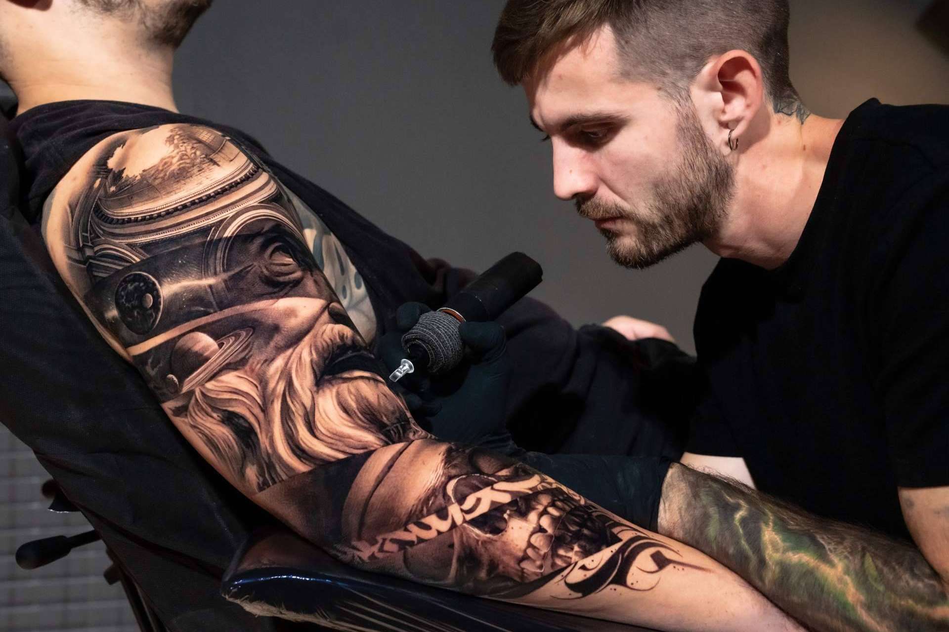 Habbility ofrece un curso de tatuajes en el brazo para hombre que no deja de ganar adeptos