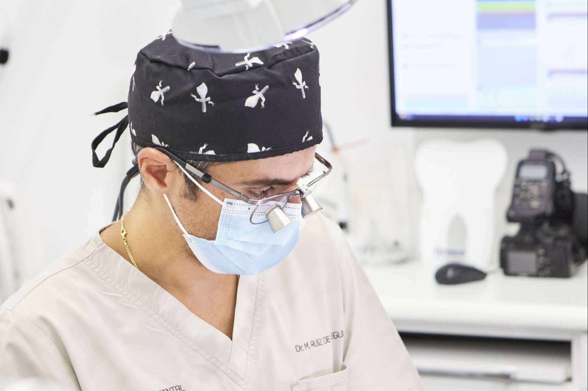 ¿Cómo se puede corregir la sonrisa gingival?, por Clínica Dental Ruiz de Gopegui