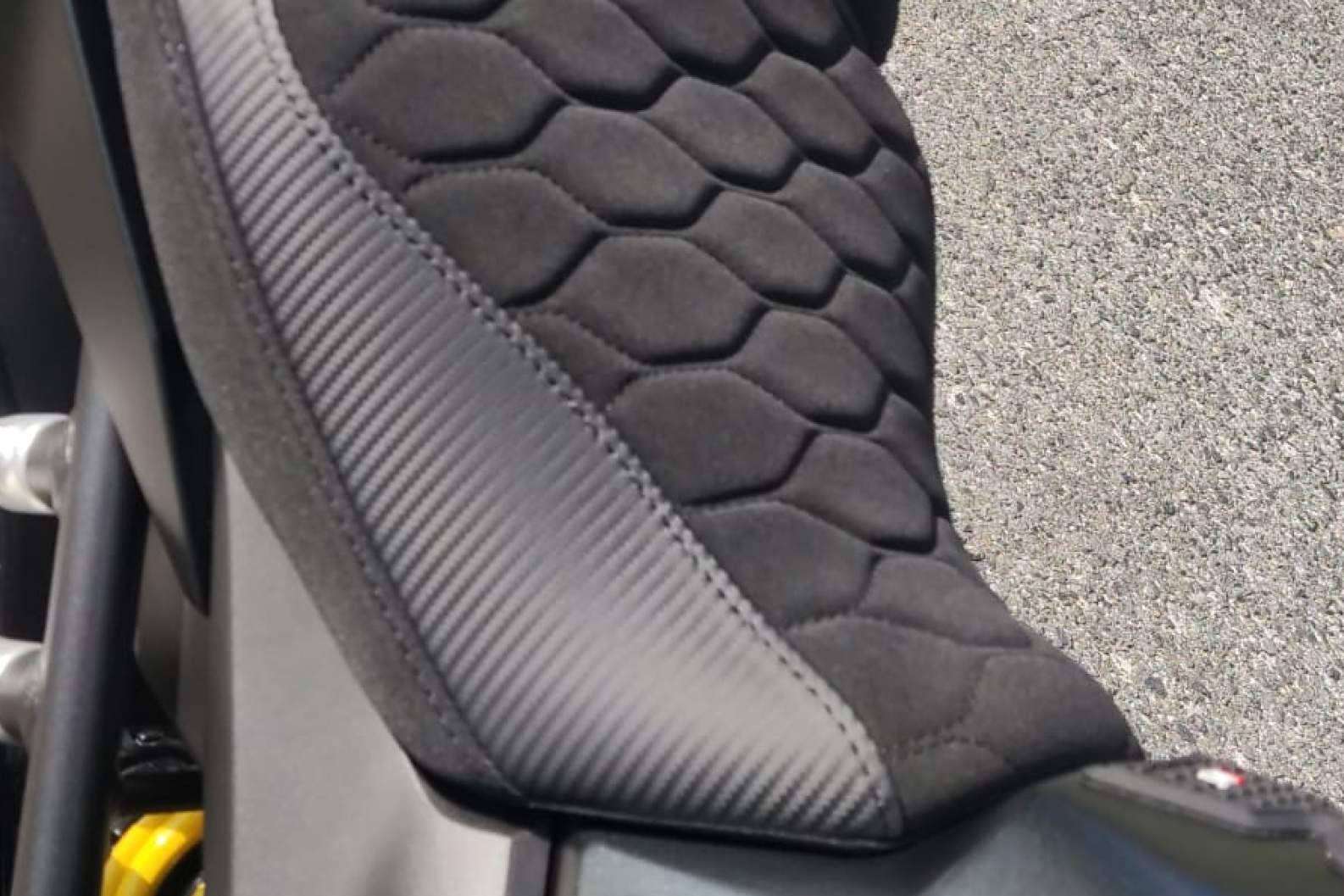 JM-Fundas dispone de un amplio catálogo de fundas de asiento para moto personalizadas
