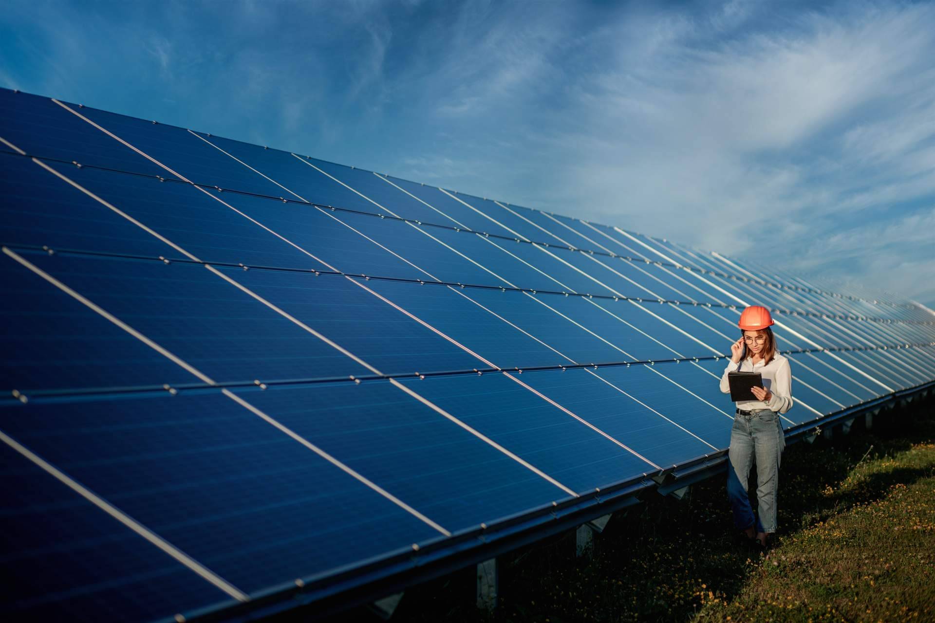 Instalación de paneles de energía solar, de la mano de PVAI
