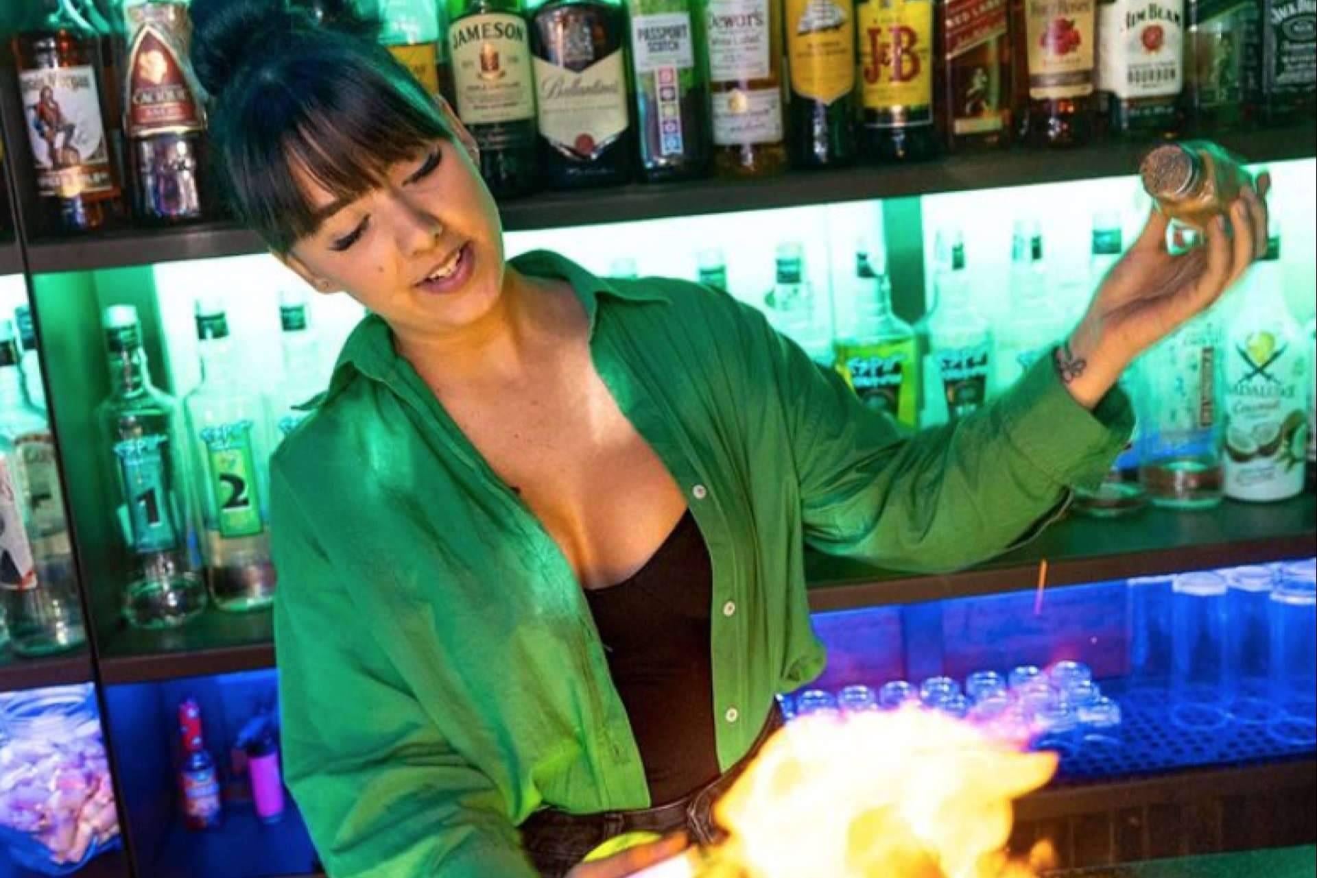 ¿Cómo es la carta de más de 600 chupitos de Commo - Espit Chupitos Madrid Sol?