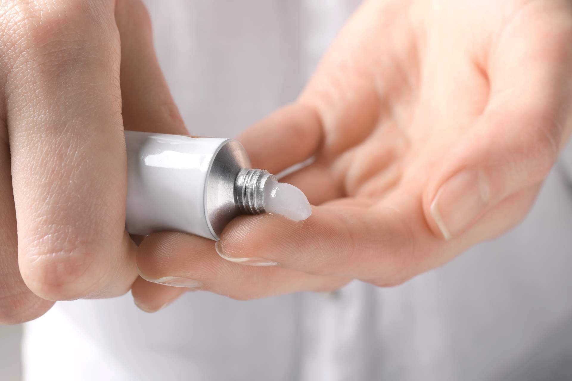 ¿Cuáles son las ventajas de la pomada con leche de yegua de eQuaid para problemas dérmicos o alteraciones en la piel?