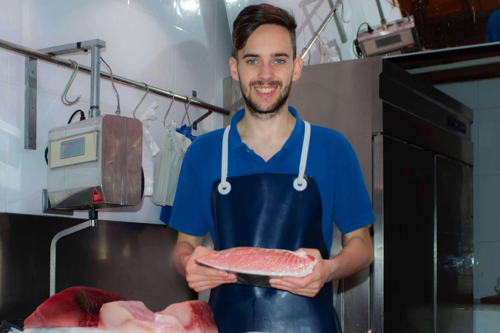 La pescadería tradicional entra en el comercio en línea y lleva el pescado fresco a cada casa
