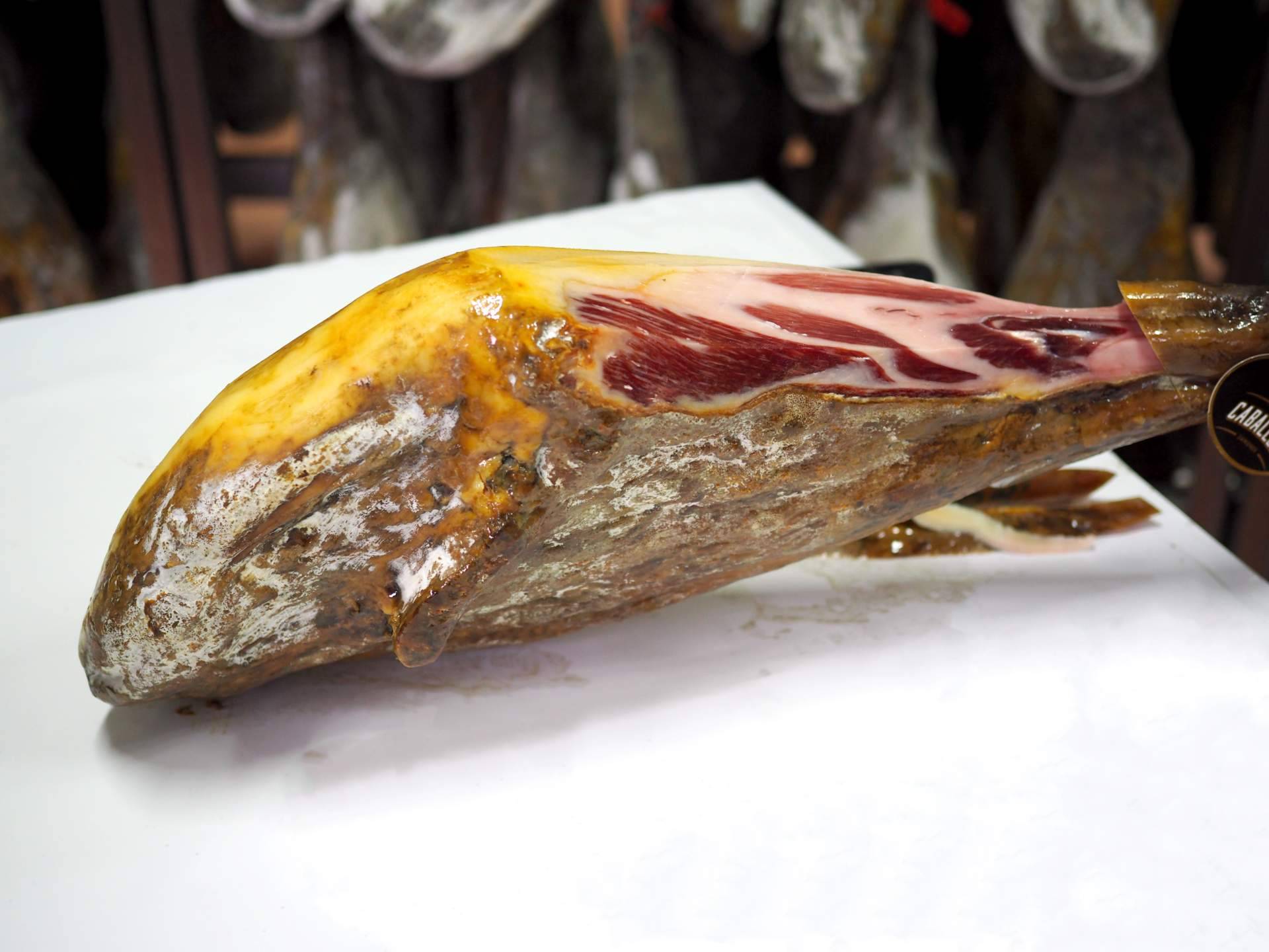El corte perfecto para empezar un jamón