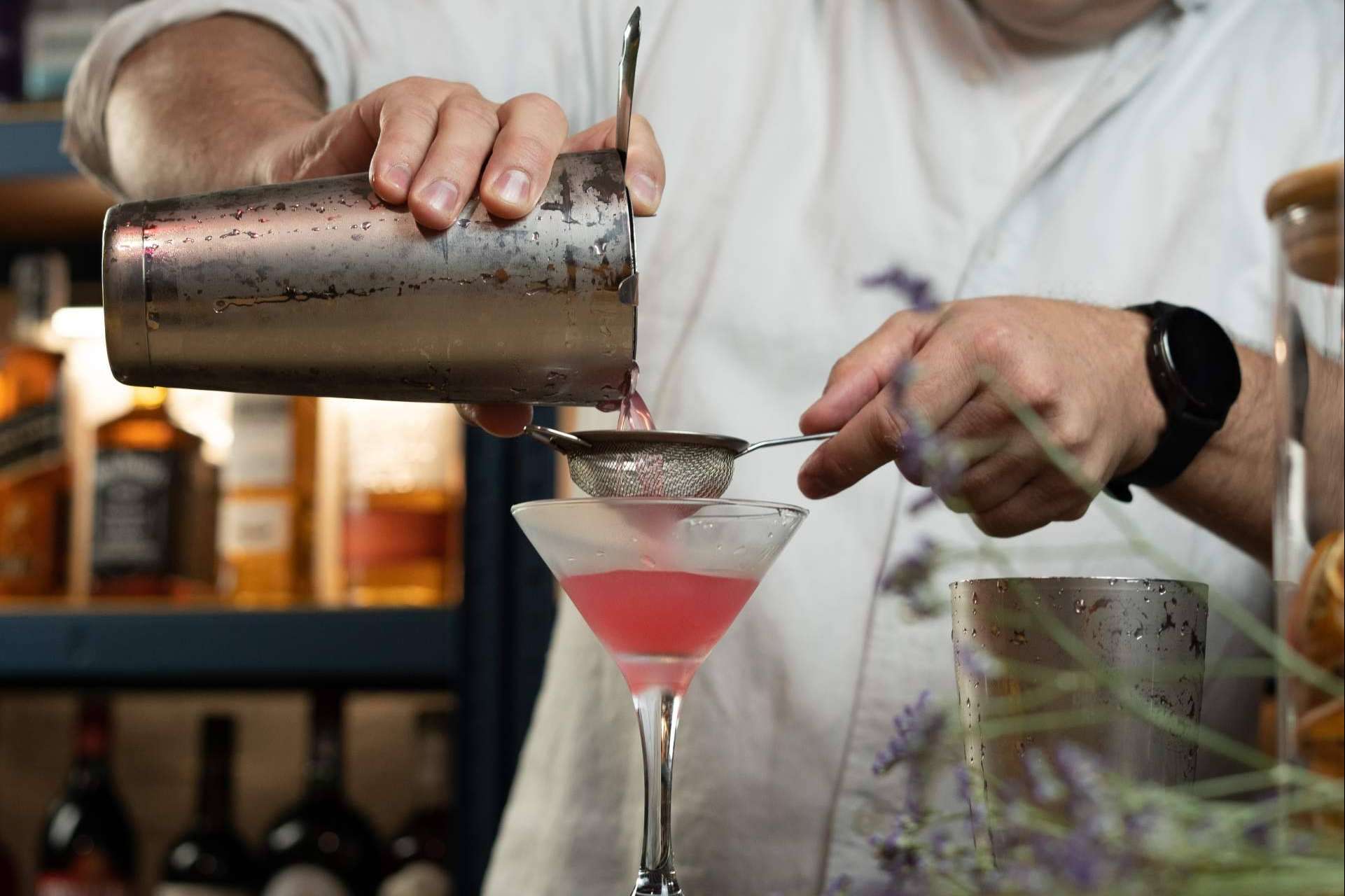 Forjar maestros de la coctelería a través de la experiencia práctica, el curso de bartender profesional
