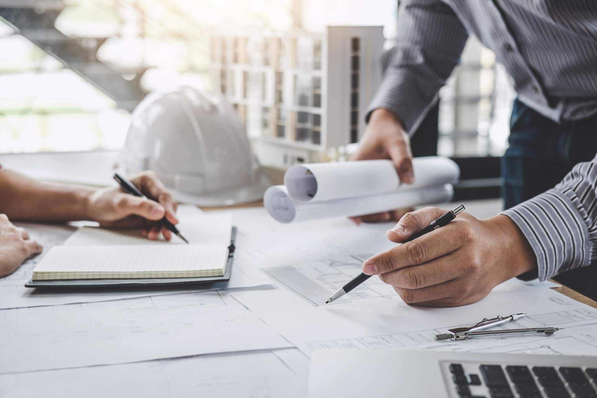 Projectum explica cómo conseguir al mejor profesional para un proyecto técnico