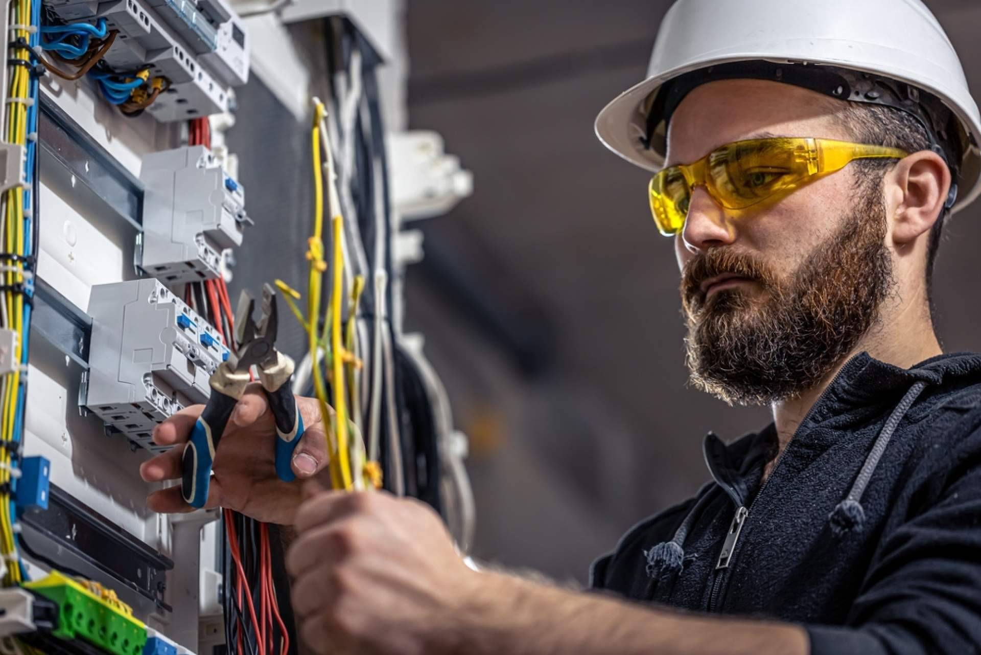 ¿Qué servicios ofrece EcoAutomatismos como empresa de mantenimiento?