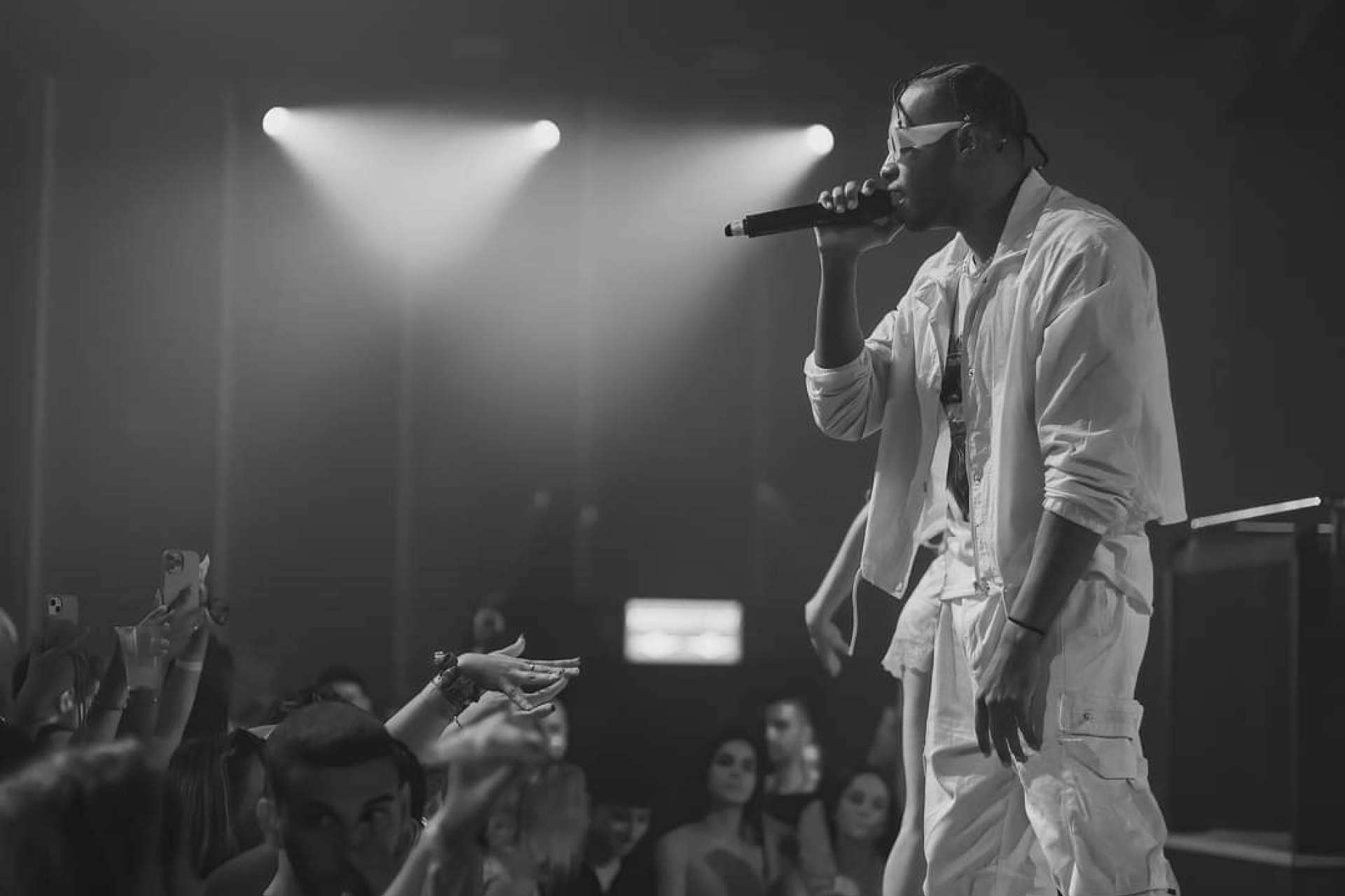 Un compositor y cantante en tendencia es Toa Kingdom