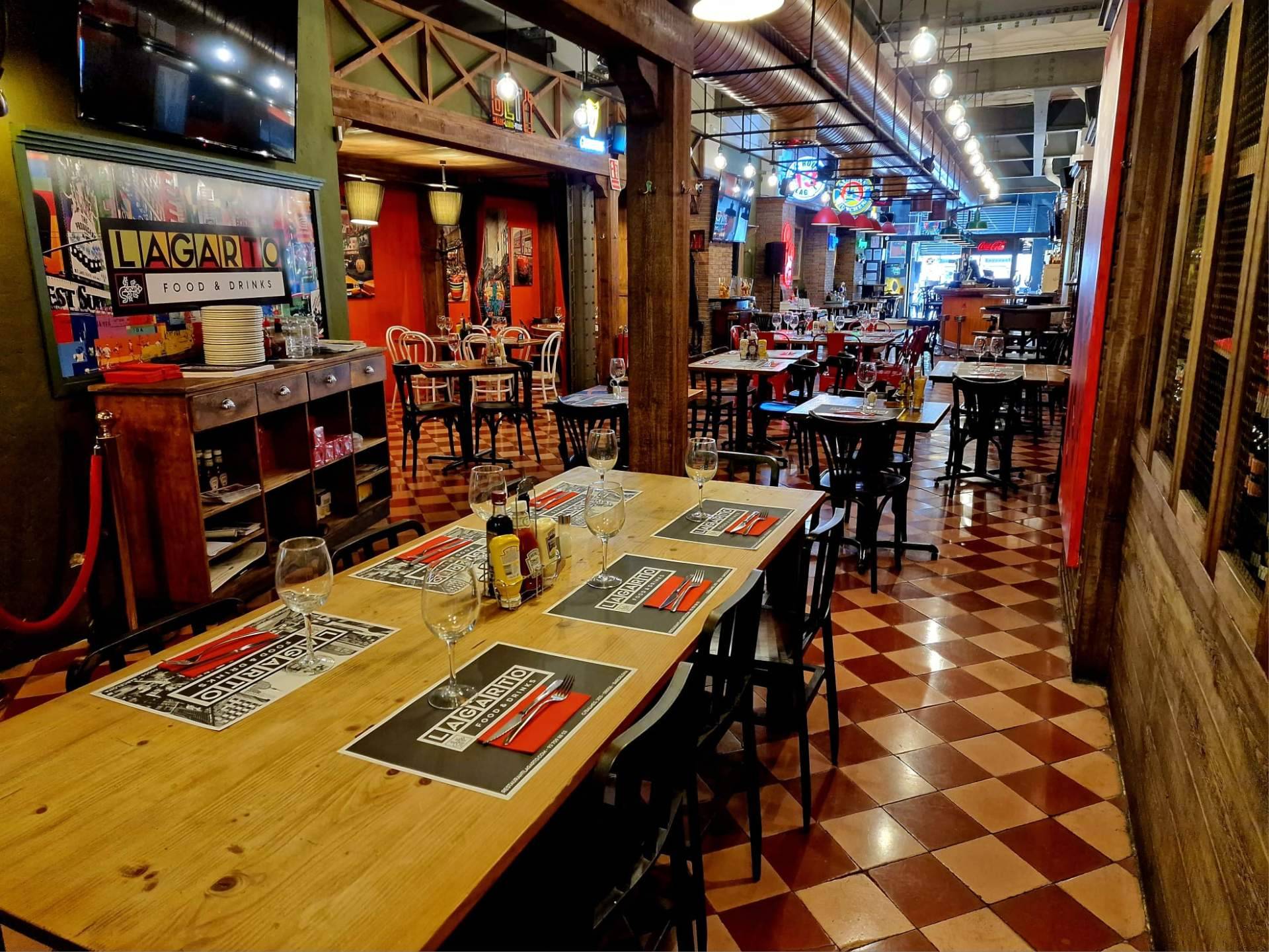 El restaurante en Sant Gervasi donde se puede degustar una buena hamburguesa es Lagarto Food & Drinks