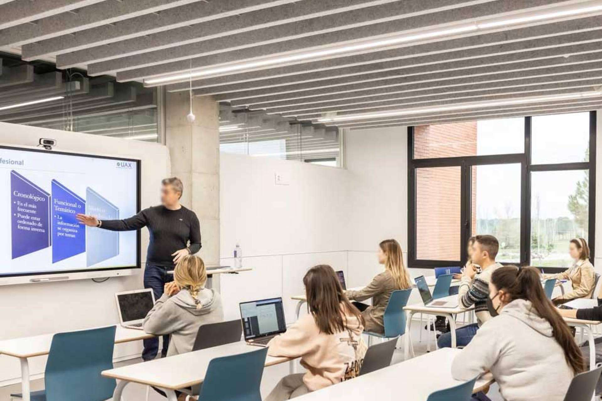 ¿Por qué es importante el bienestar acústico en los centros educativos?