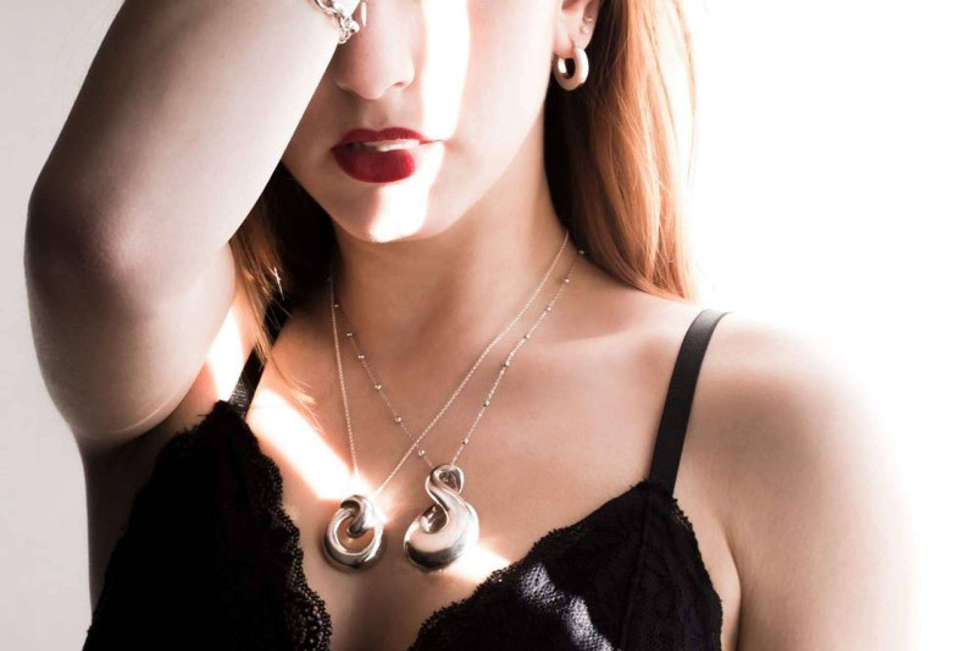 Colgantes de plata para añadir estilo a cualquier look este invierno