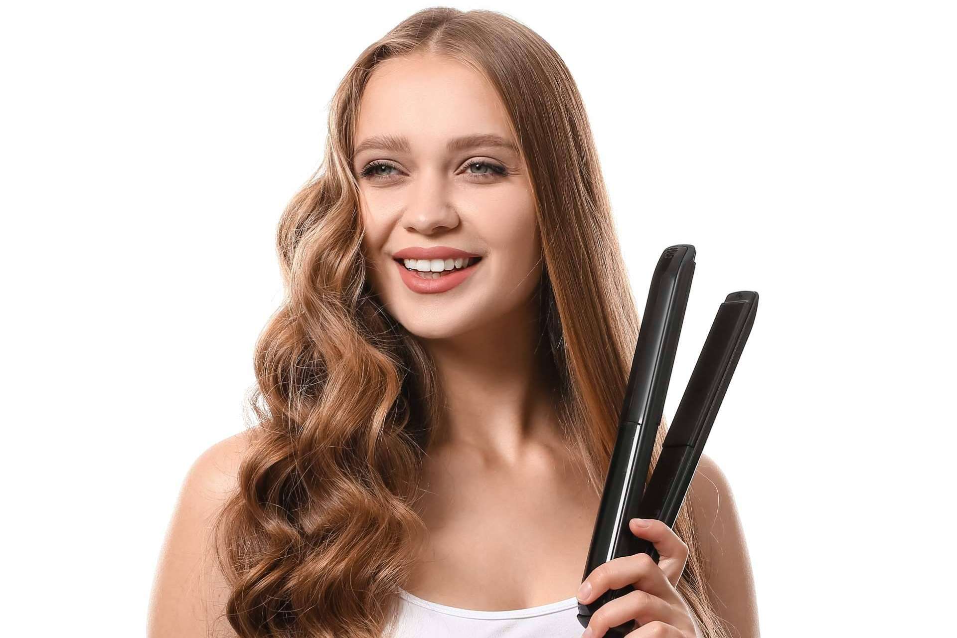 El uso continuo de la plancha daña el cabello