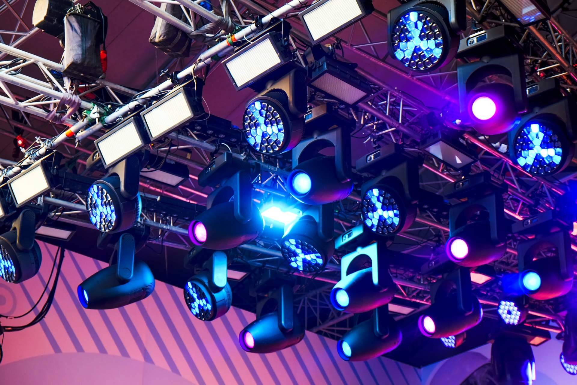 Lasonora se especializa en el alquiler de sonido e iluminación