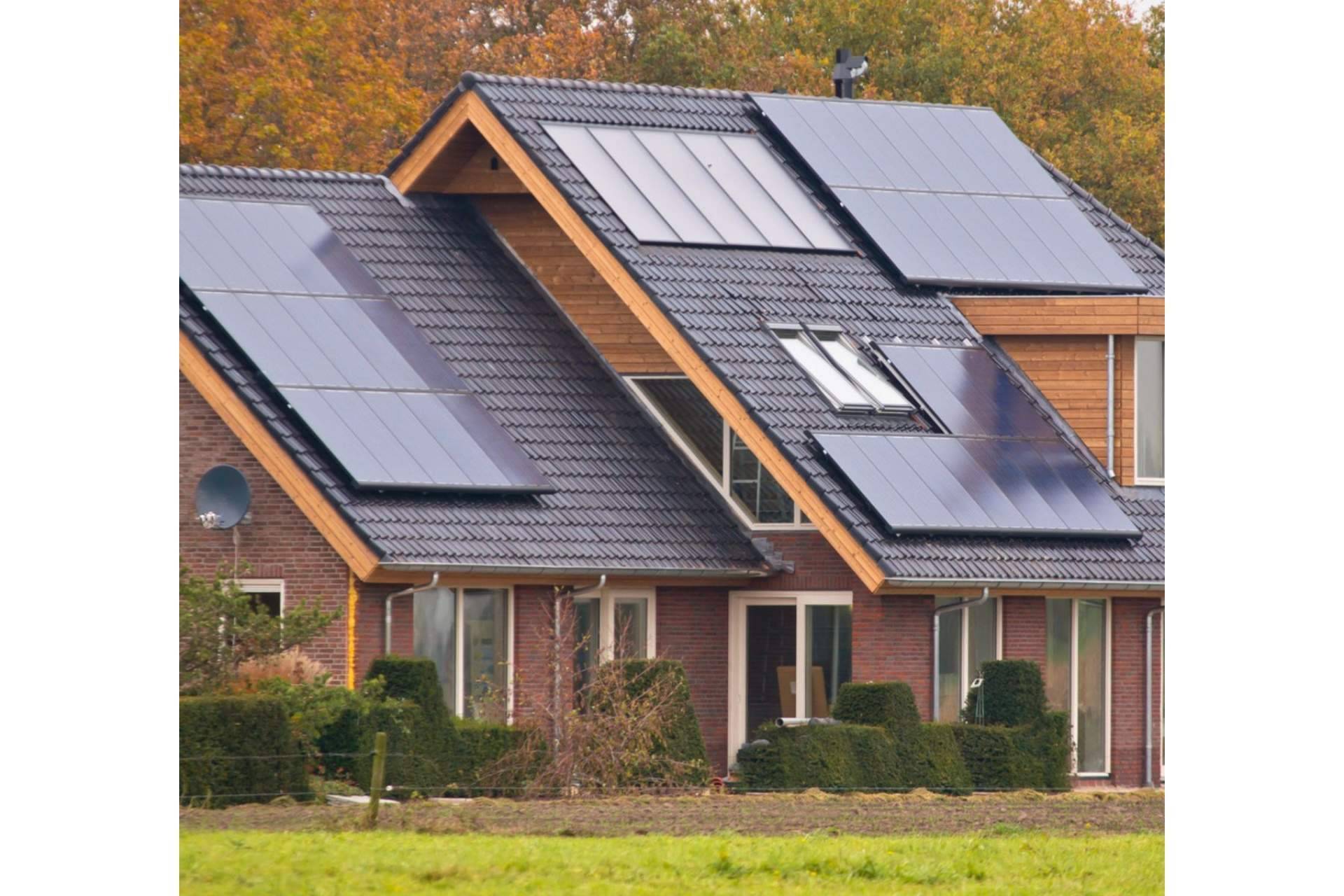 Con la propuesta de placas solares  de AhorraentuLuz se puede conseguir una factura de luz a 0 €