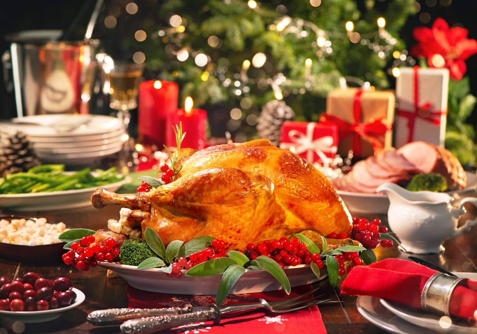 Controlar los excesos de comida en las fiestas usando enzimas digestivas