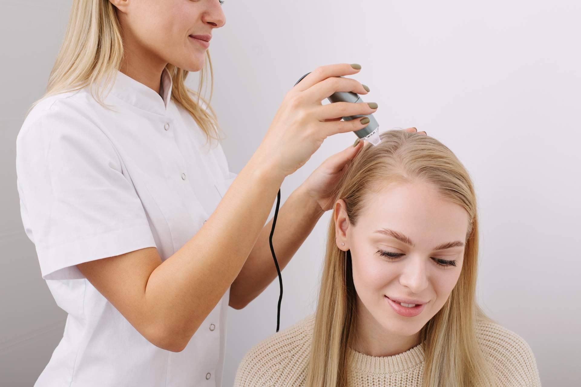 Tratamiento de la alopecia femenina con mesoterapia capilar