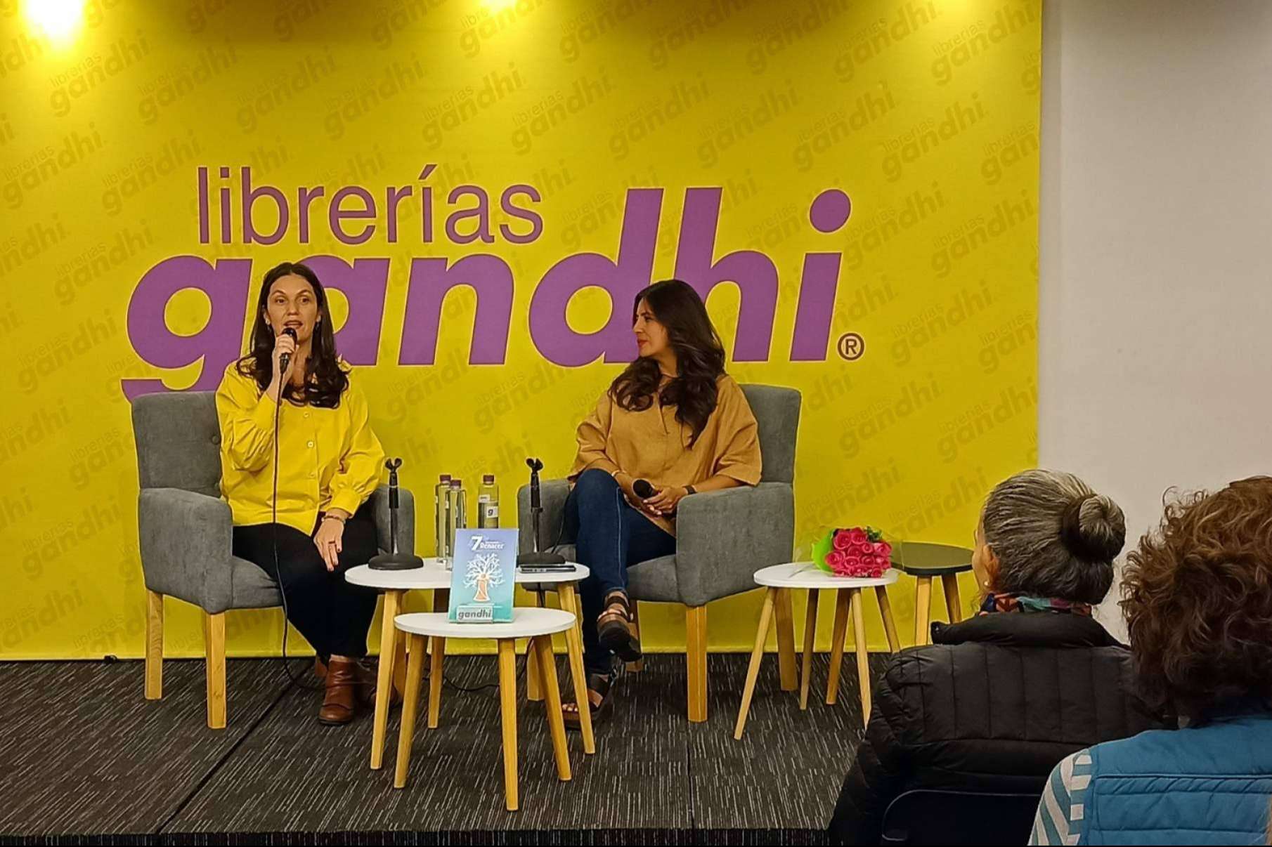 '7 semanas para renacer', el libro presentado por Cris Koro en México que logra una gran acogida del público