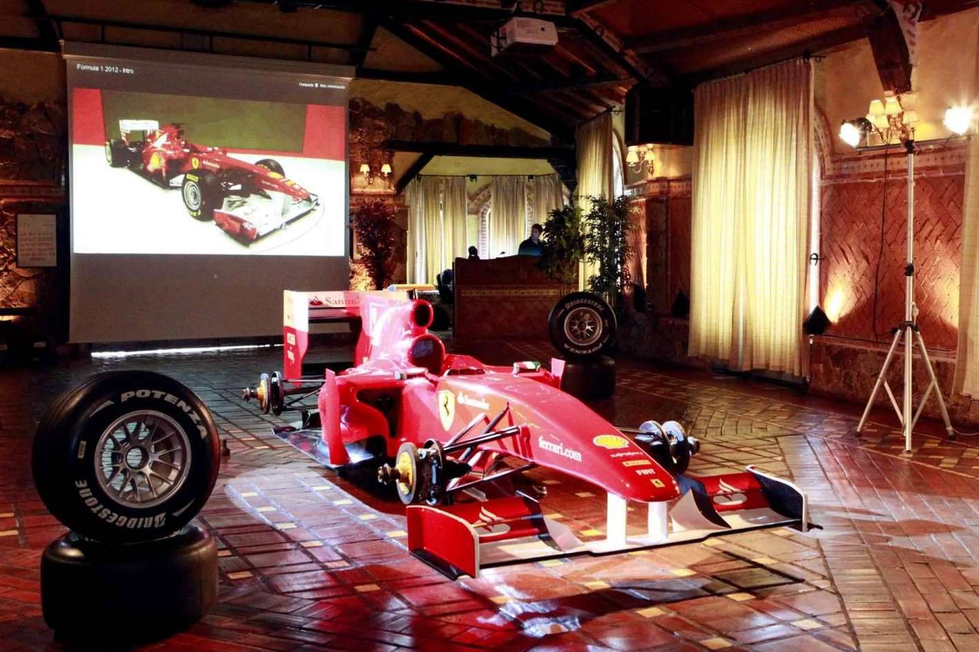 ¿Qué tipos de eventos empresariales se pueden llevar a cabo en Aldea Santillana?