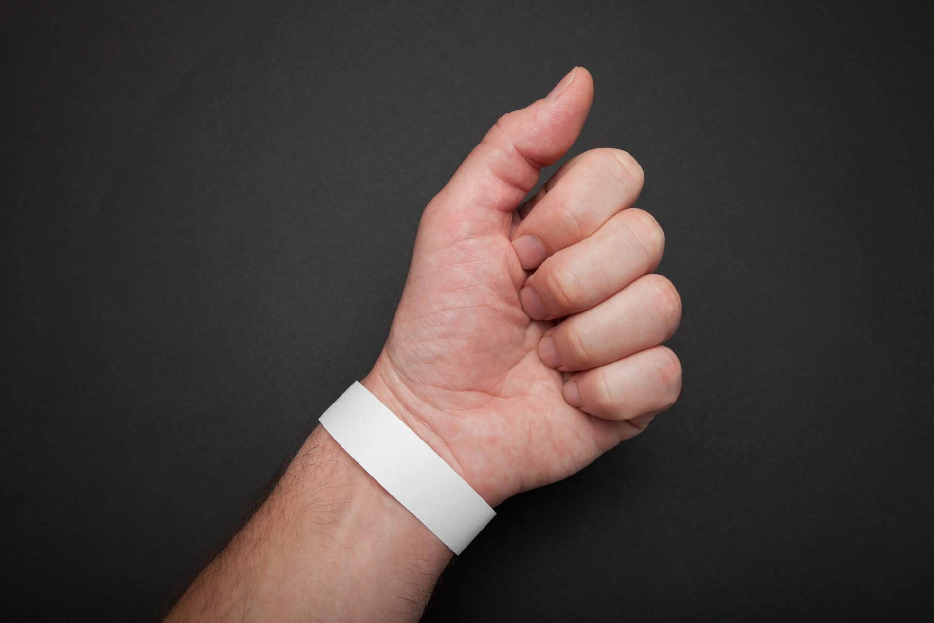 La fabricación de pulseras para eventos de Srflyer.com