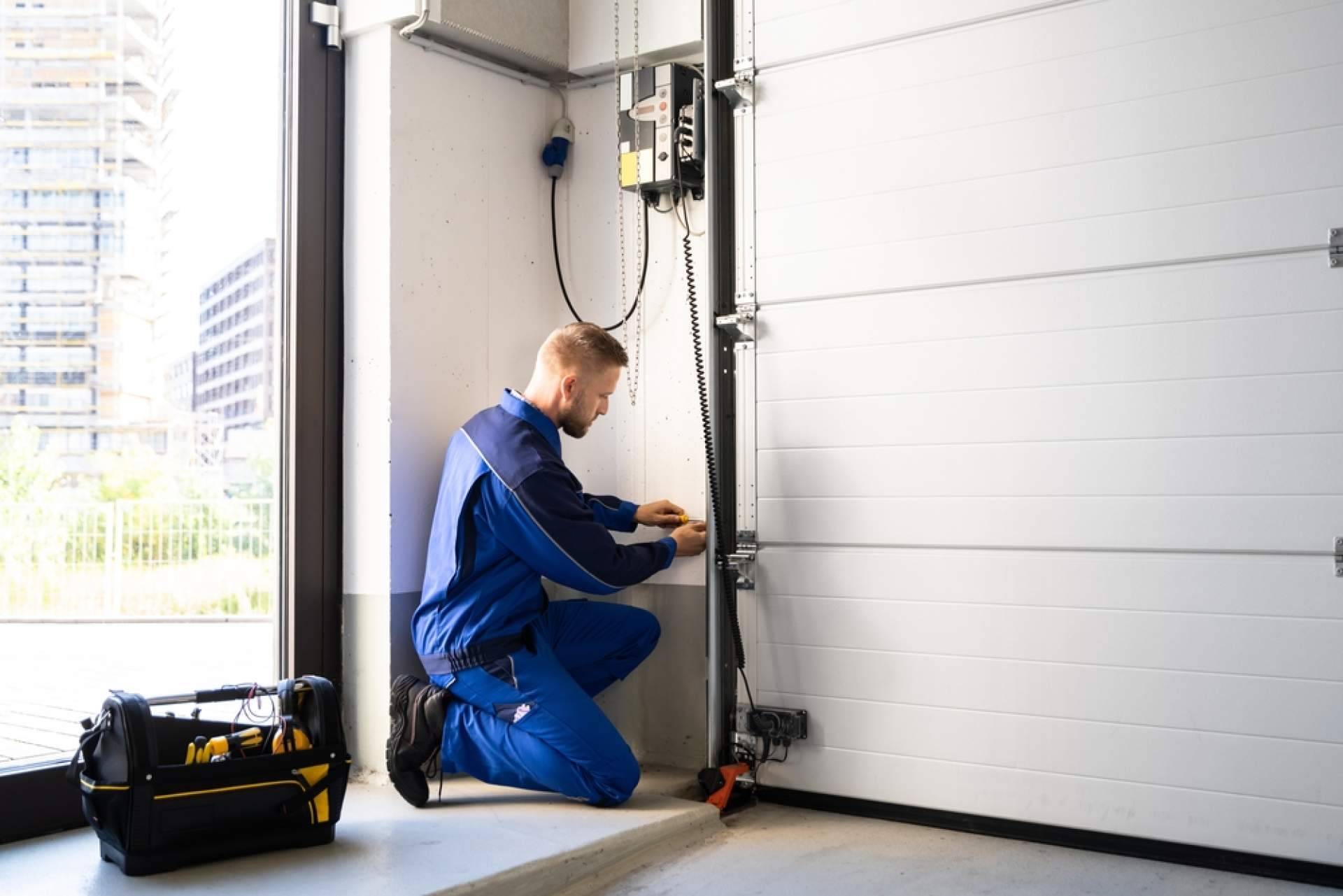 Instalación, motorización y mantenimiento de puertas metálicas, de la mano de Segova