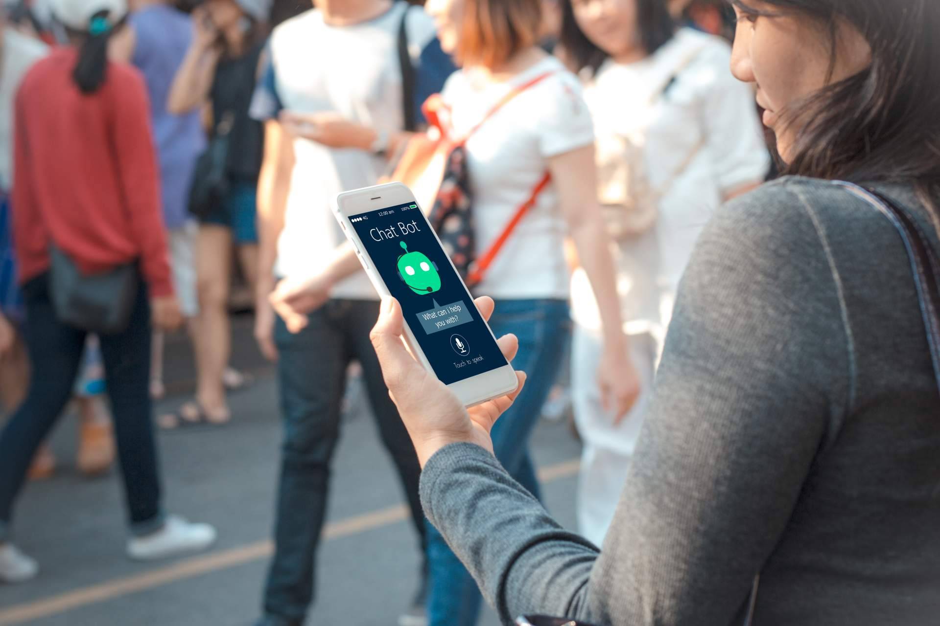 Respuestas personalizadas con inteligencia artificial, el servicio de chatbot que brinda Israel Huerta