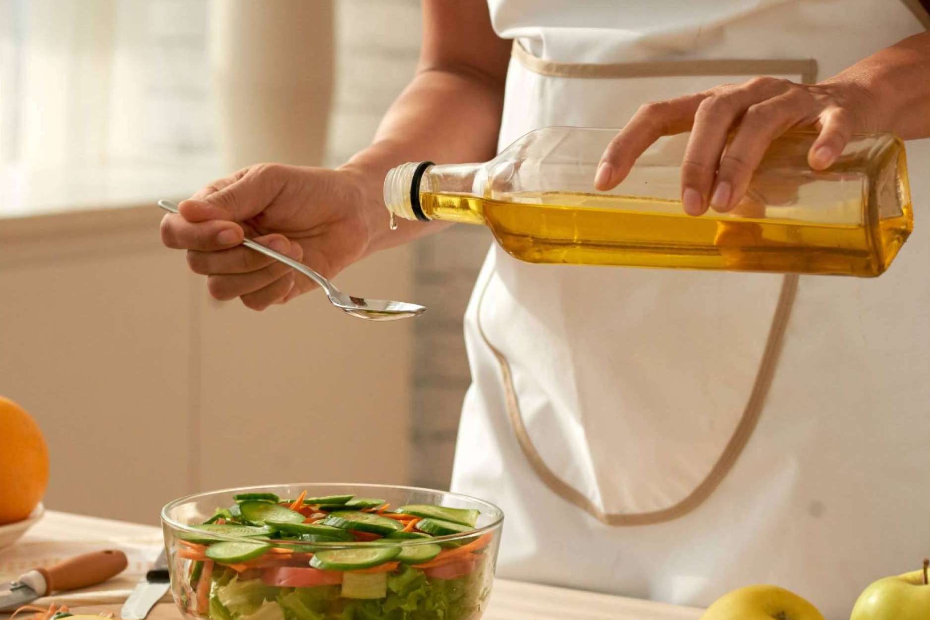 Olipaterna ofrece aceite de oliva con aromas a aceituna verde y frutos secos