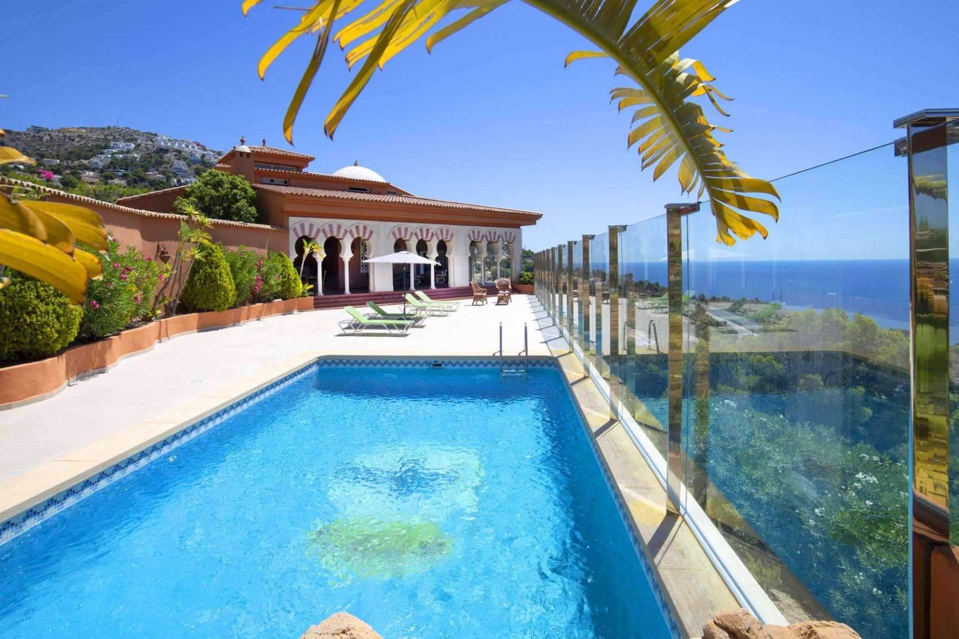 Alquiler vacacional y servicios de calidad para disfrutar de unas vacaciones en Altea de la mano de Redi Altea