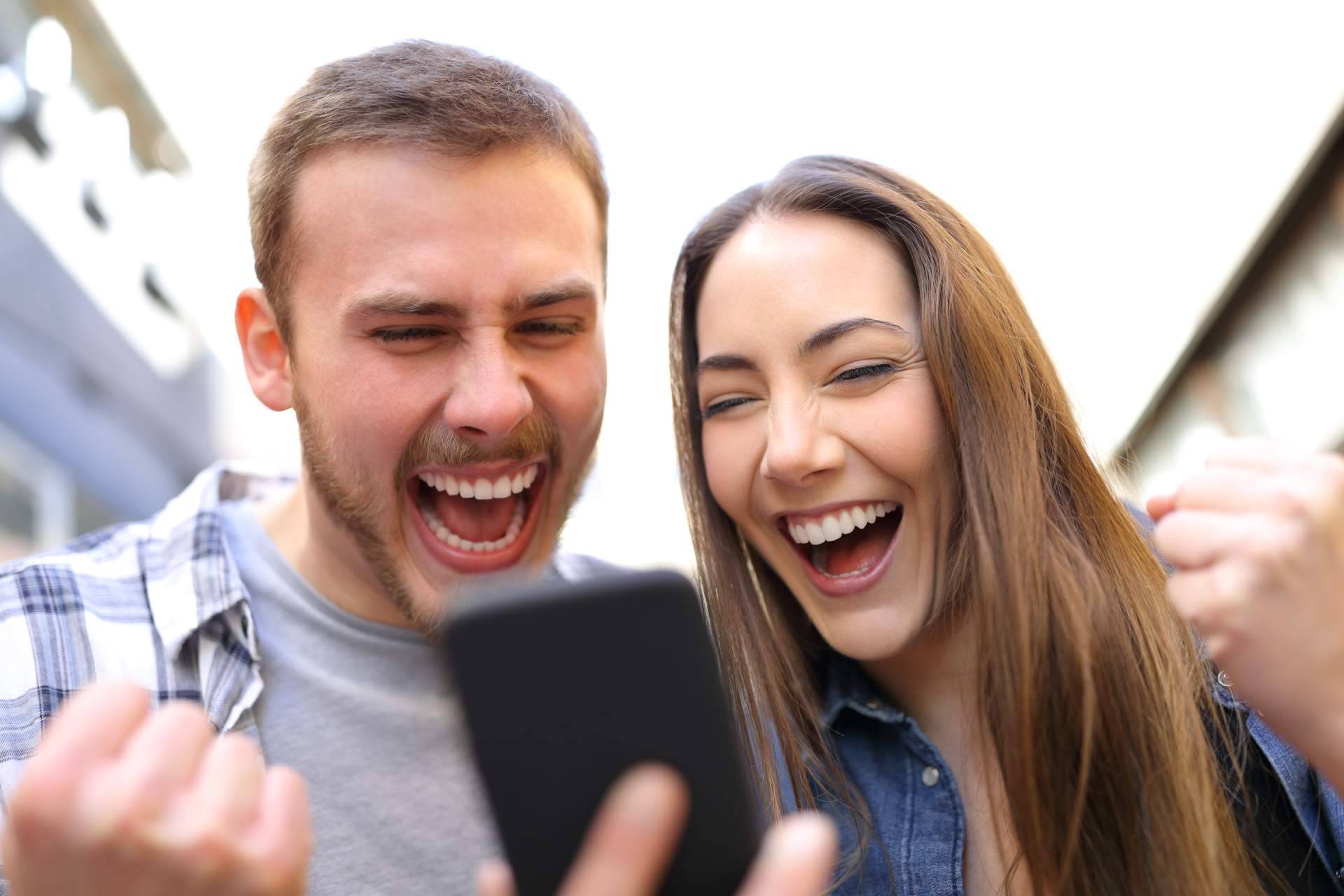 La aplicación móvil YOUUUP app para ver y compartir vídeos de contenido