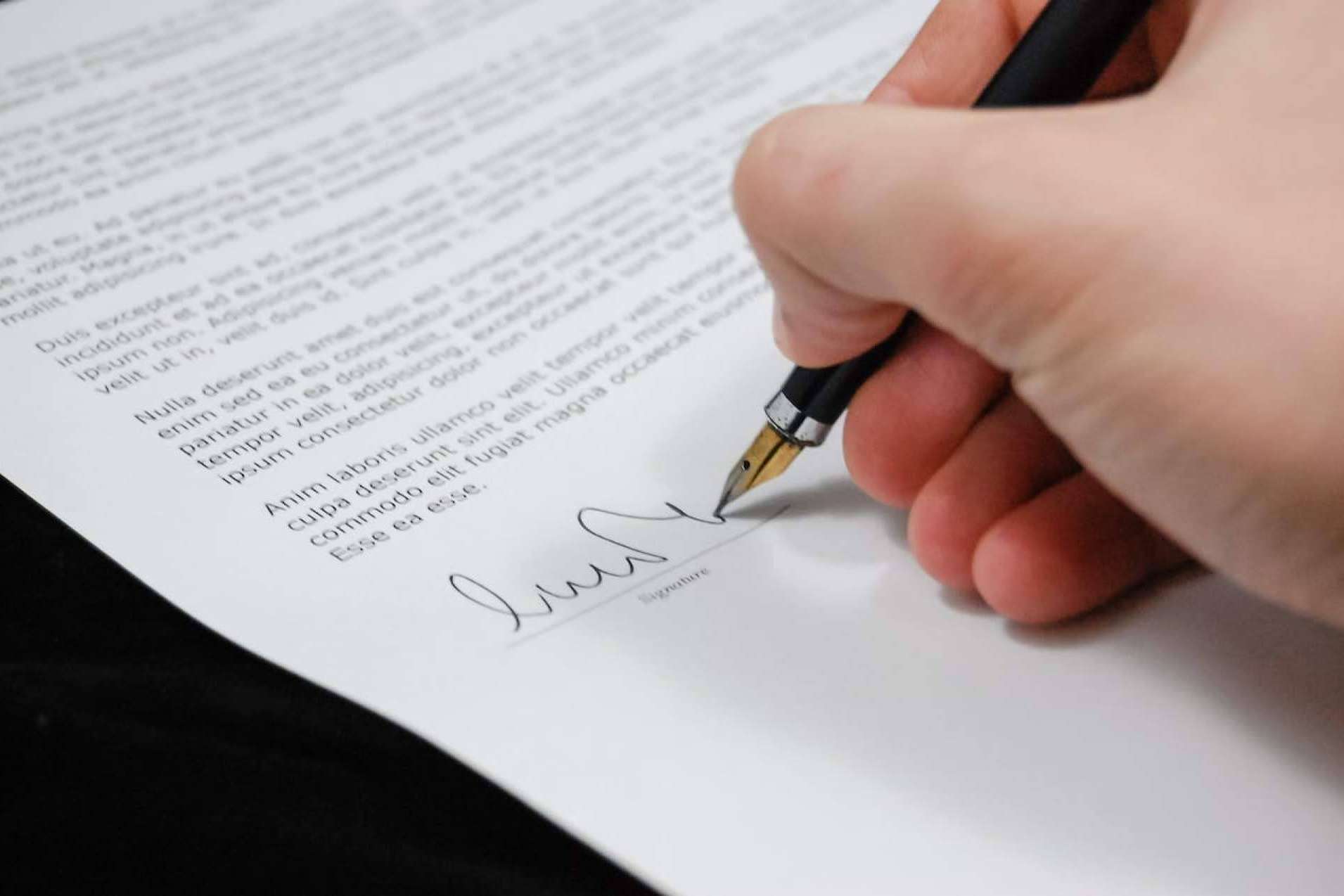 Acreditar las palabras; certificación y legalización de traducciones juradas, por Intertext