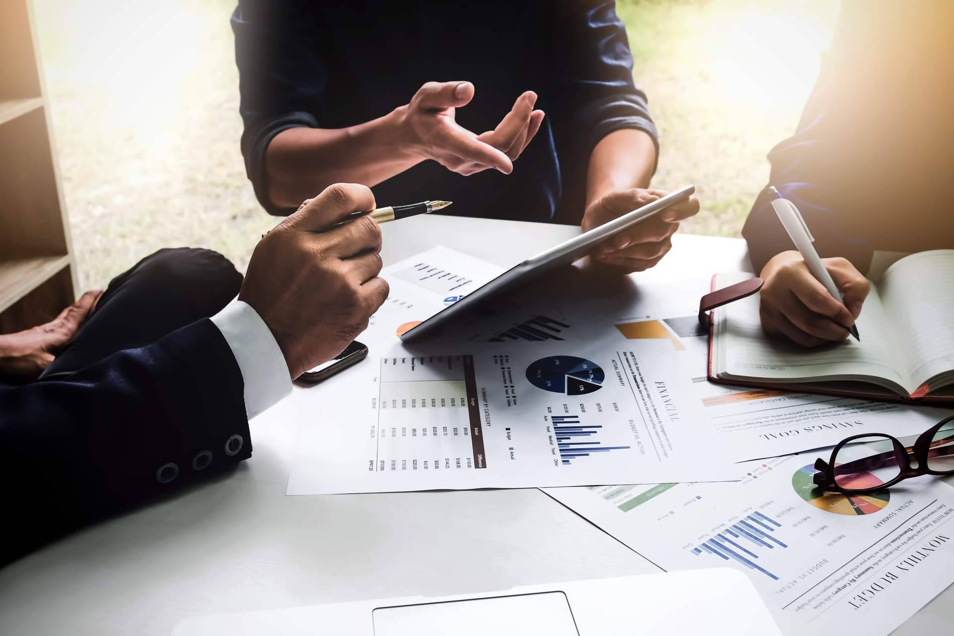 Adaptanor cuenta con consultores especializados en RGPD. LLSSI/CE y DPD