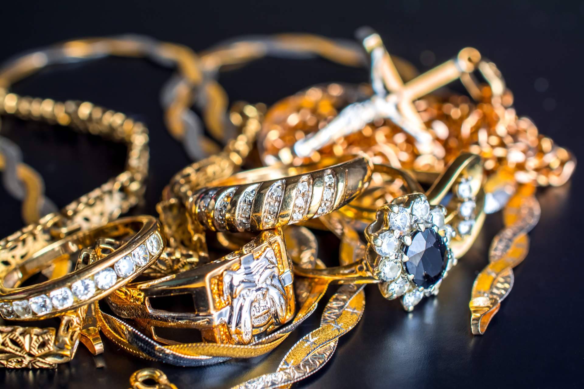Cada pieza es única y tratada con el máximo valor en la tasación y compra de oro, joyas y relojes de Novecento