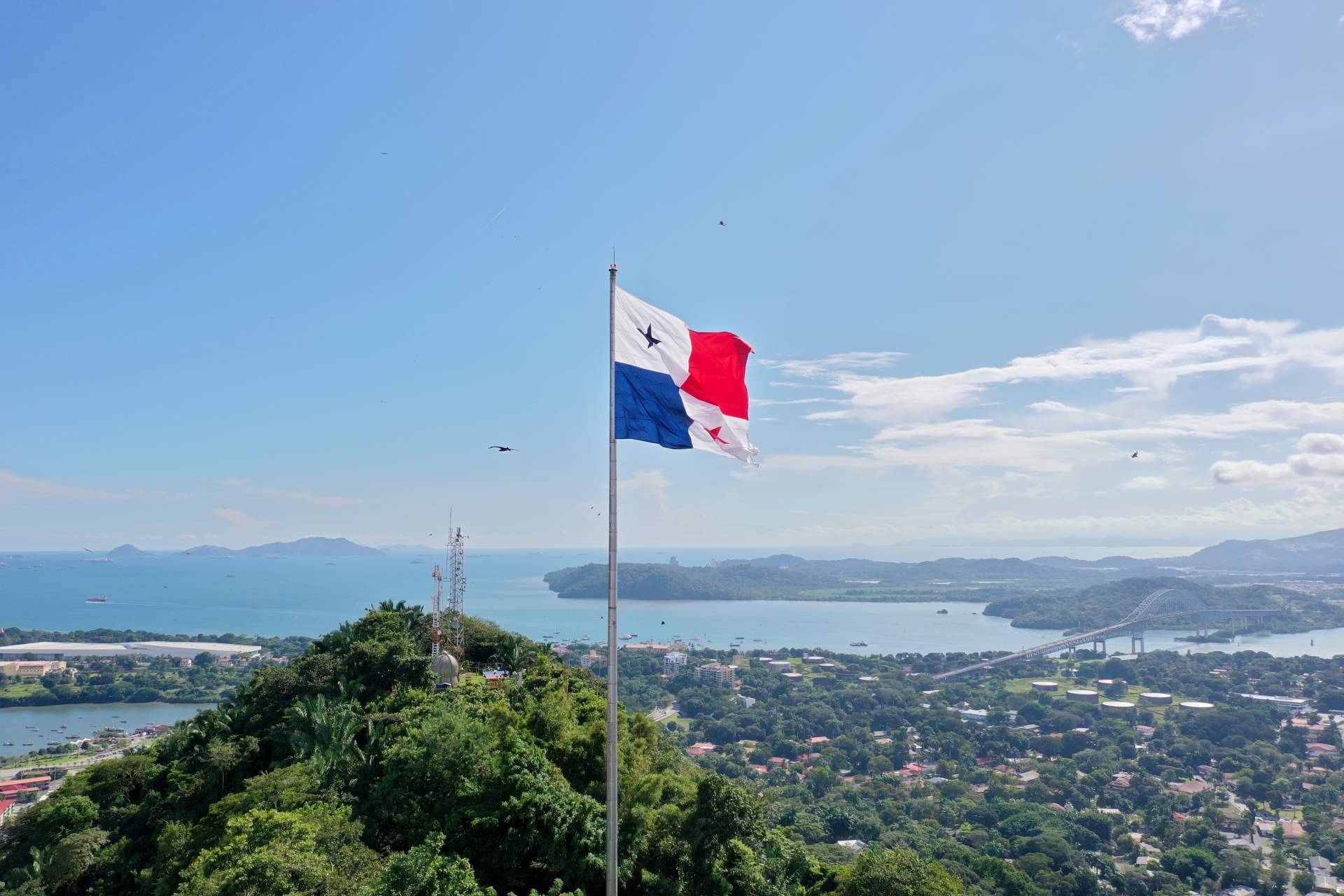 Simplificar el proceso de obtención del permiso de residencia en Panamá con Legal Solutions Panamá