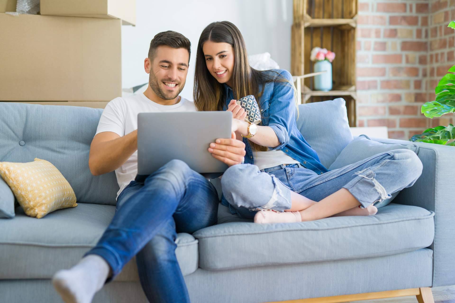 Adquirir sofás baratos y elegantes en La Tienda HOME