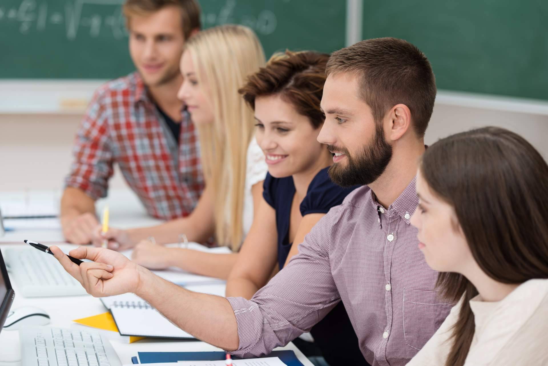 Aprueba Todo explica cómo elegir la mejor empresa para hacer el TFG o TFM