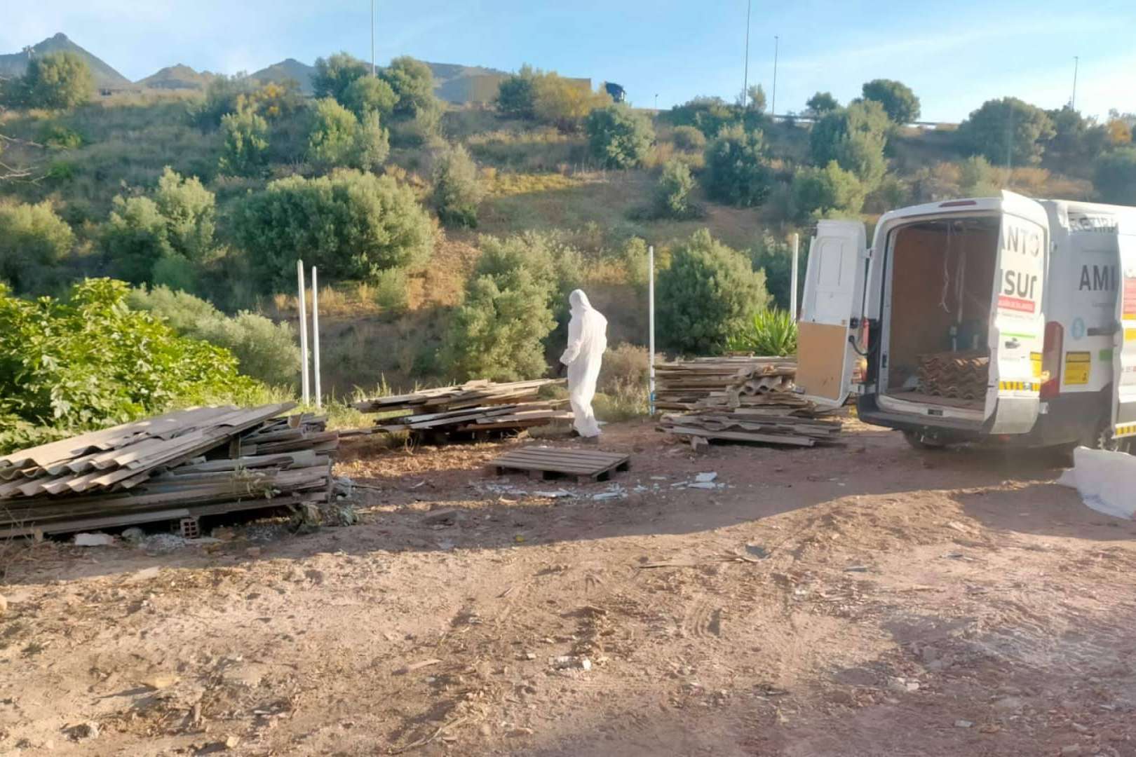 ¿Cuáles son las consecuencias de los vertidos ilegales de restos de uralita?